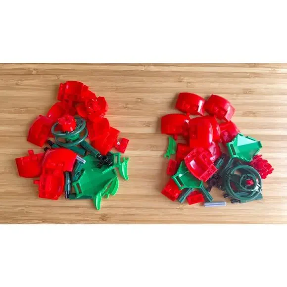 LEGO Red Roses Set - 2 Flower Buildable Display - 40460 - Picture 4 of 6